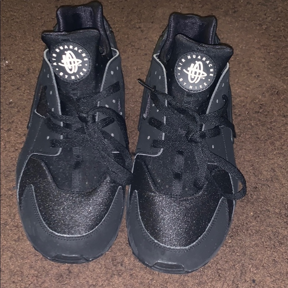 Nike huarache “triple black”